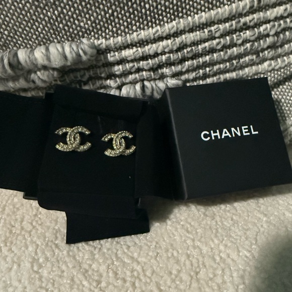 Chanel Classic Cc Logo Crystal Earrings - Picture 1 of 10